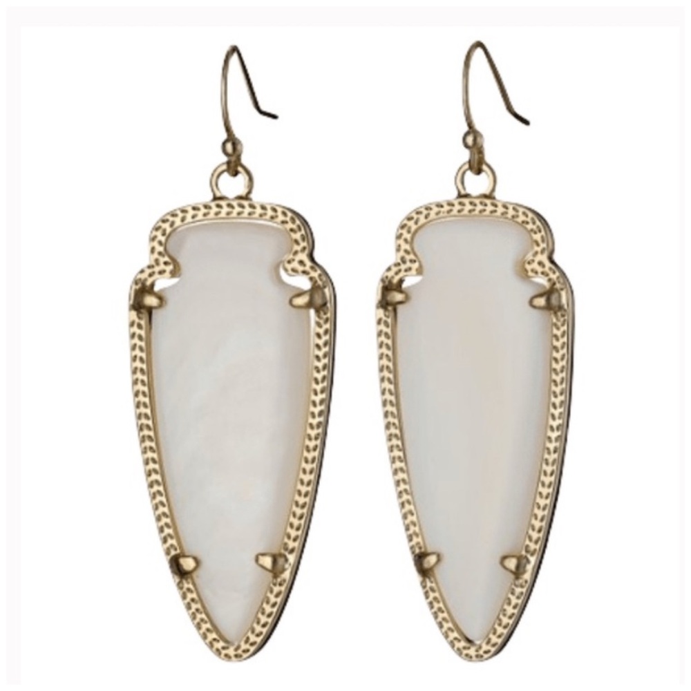 KENDRA SCOTT • Gold Skylar Arrowhead Mother Of Pearl Earrings